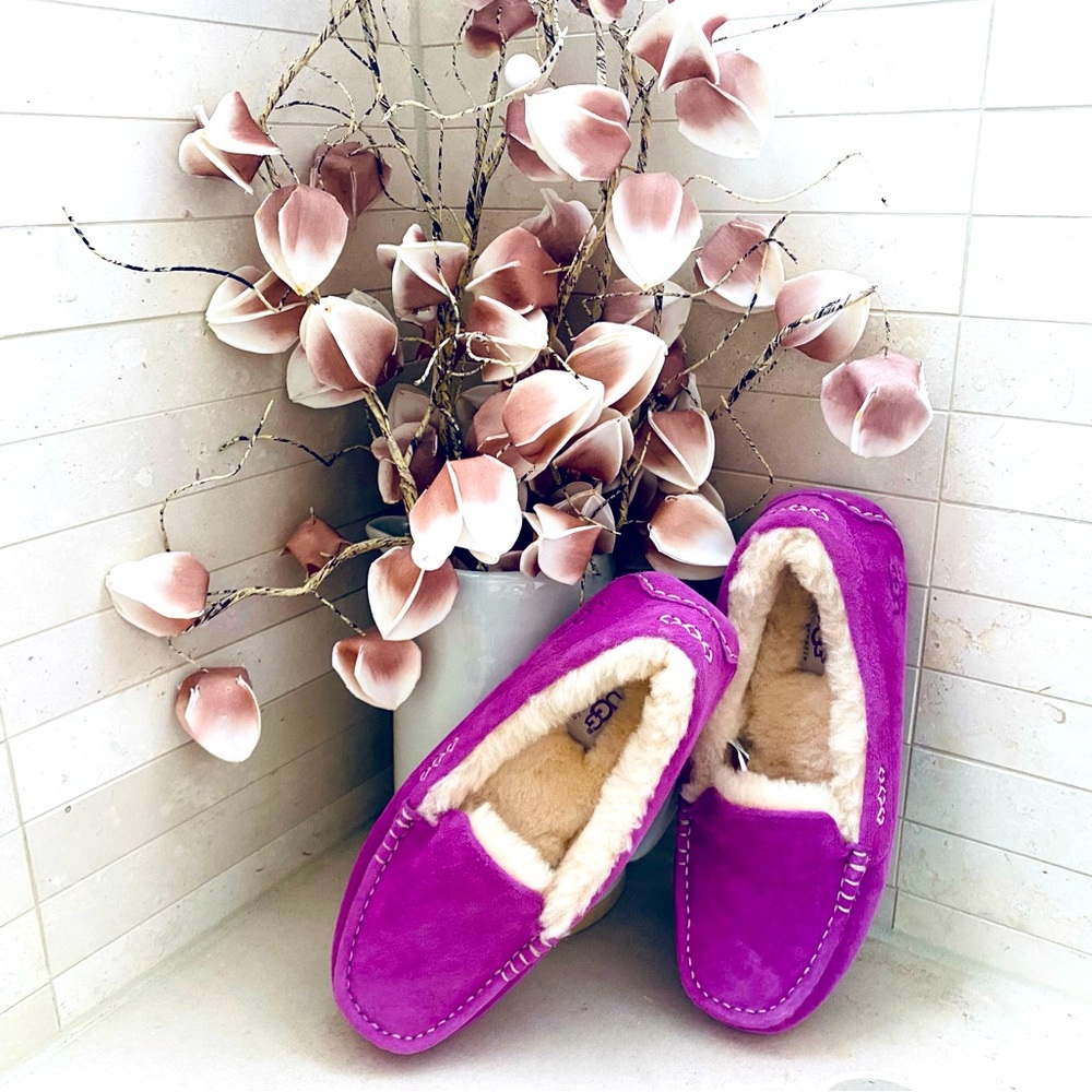 UGG Ansley slipper. New. Only tried on. No box